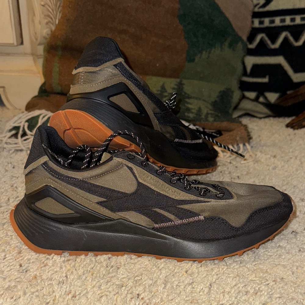 Reebok Men's Black and green Sneakers
